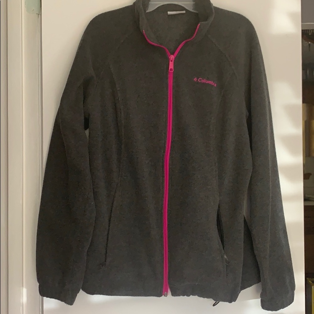 Gray women’s Columbia sweat shirt